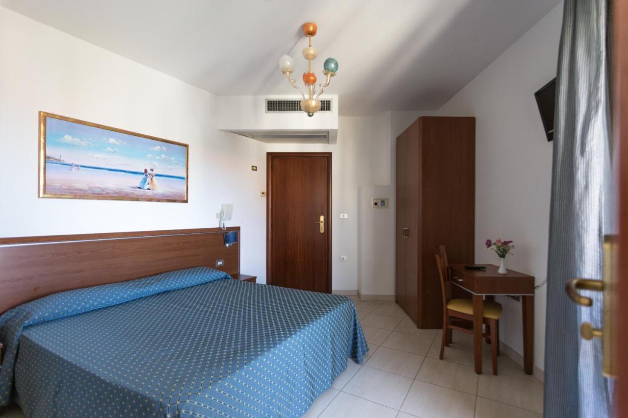 Hotel Abruzzo Pineto Dış mekan fotoğraf