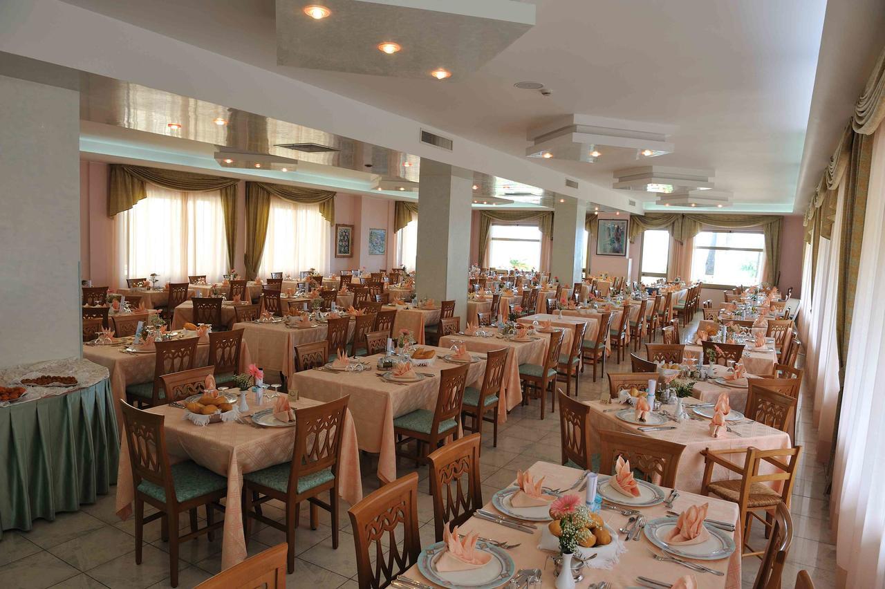 Hotel Abruzzo Pineto Dış mekan fotoğraf