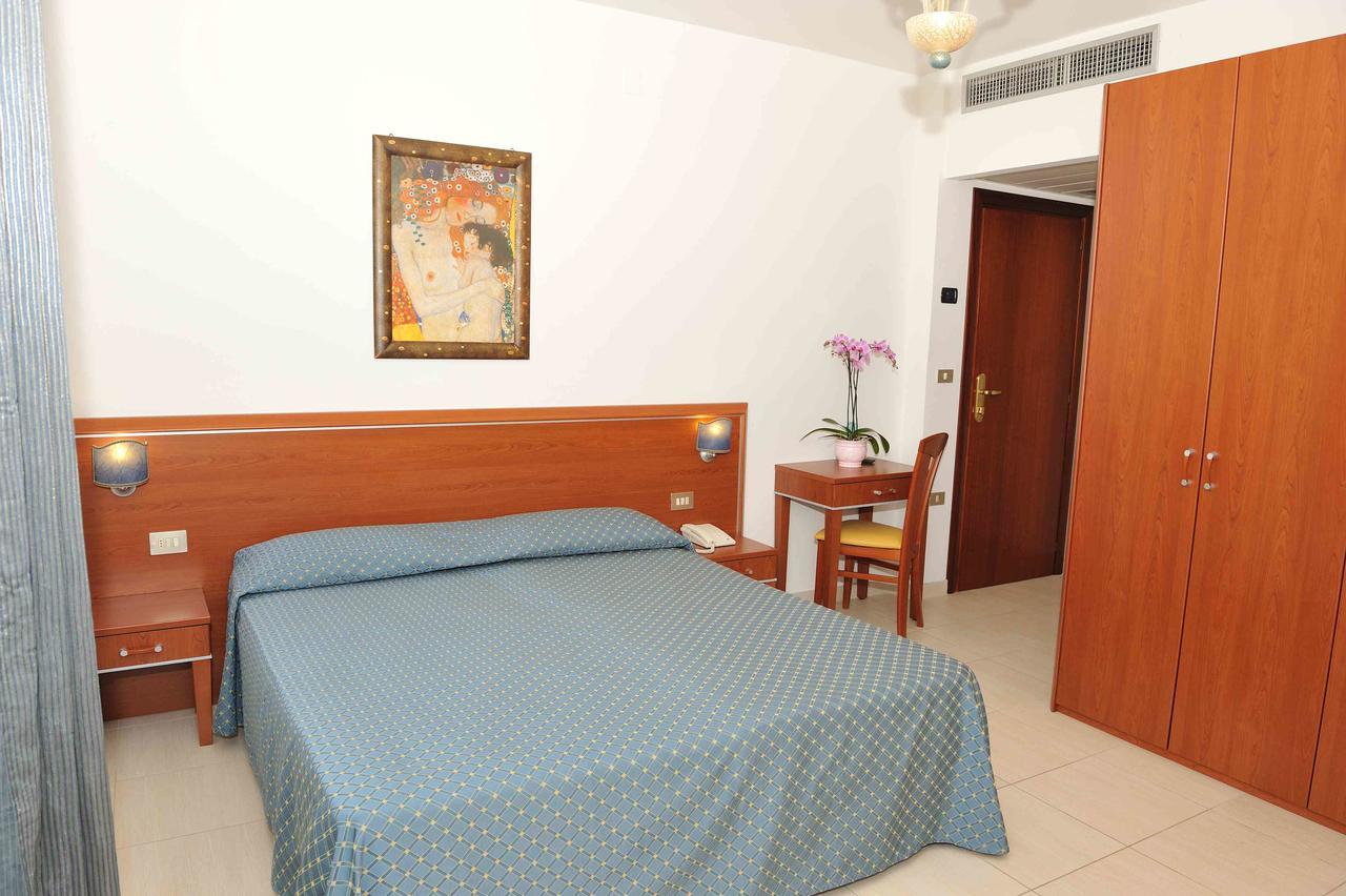 Hotel Abruzzo Pineto Dış mekan fotoğraf