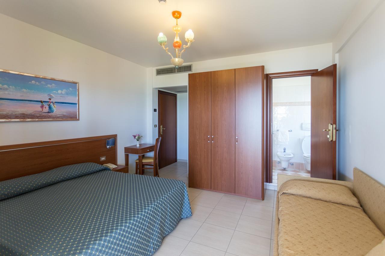 Hotel Abruzzo Pineto Dış mekan fotoğraf