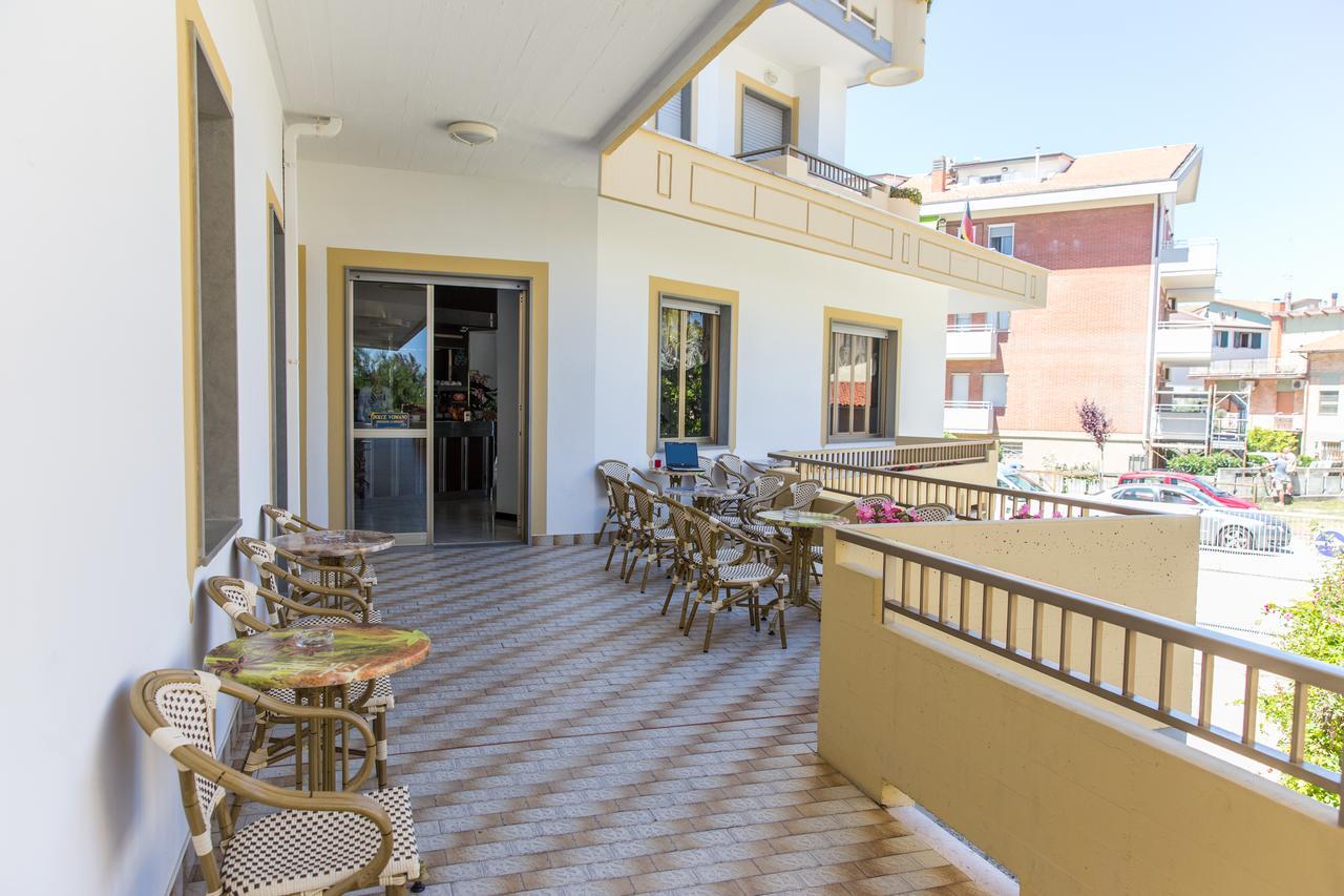 Hotel Abruzzo Pineto Dış mekan fotoğraf
